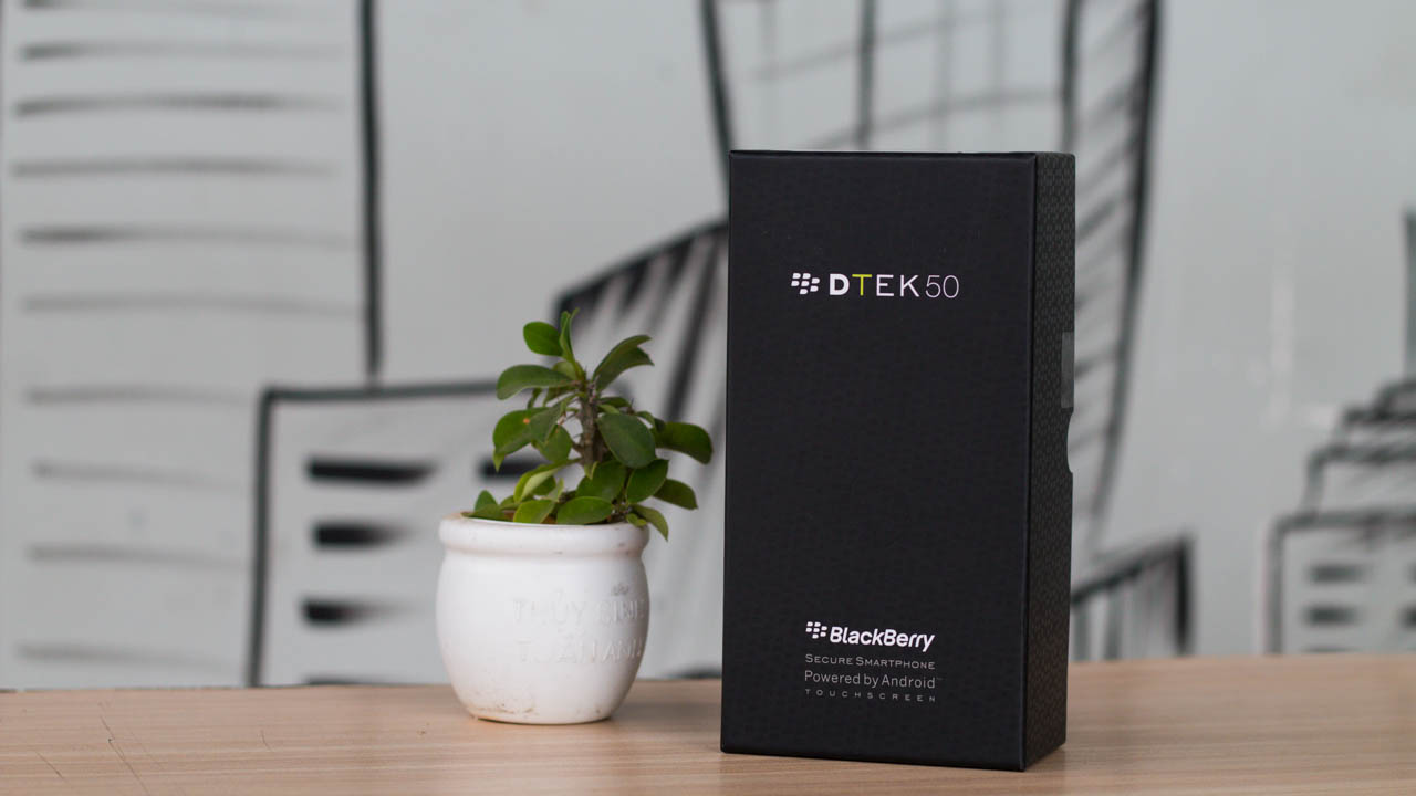 Mở Hộp Đánh Giá Nhanh Blackberry Dtek50